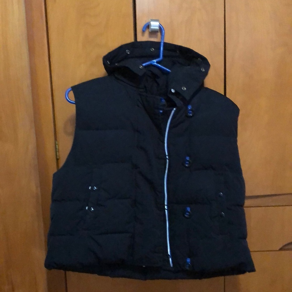 But 2 get 1 free✨Gap hooded puffer vest